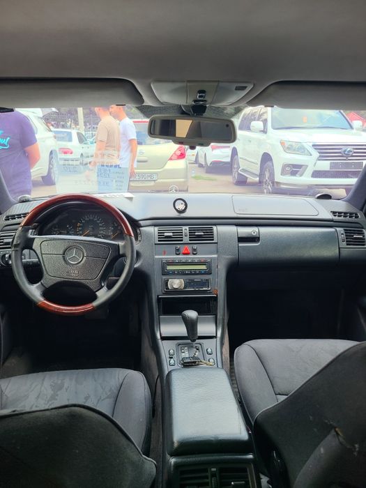 Mercedes-Benz 210