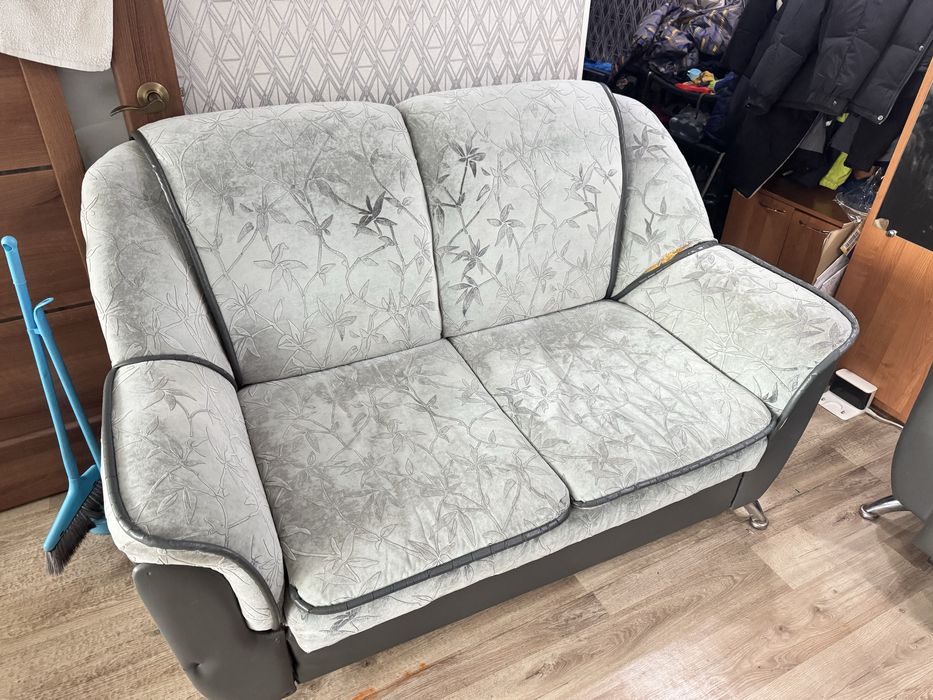 Отдам даром два дивана