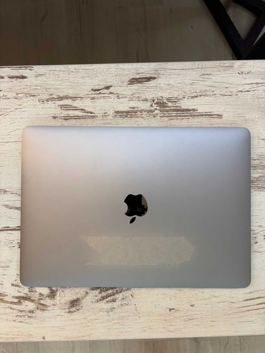 Macbook pro 13 inchi  M2 16 GB 256 B