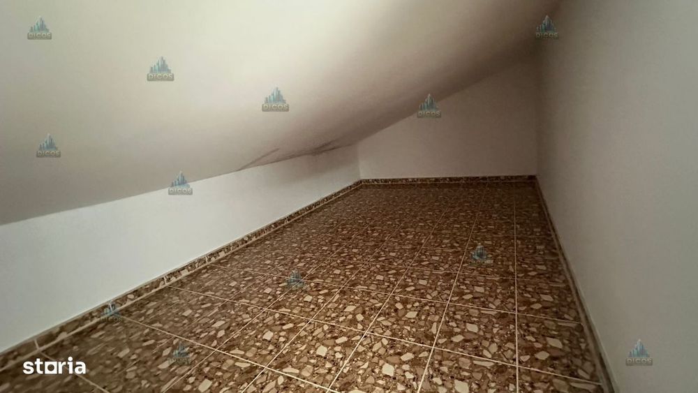 Vilă de vânzare 1500 mp teren