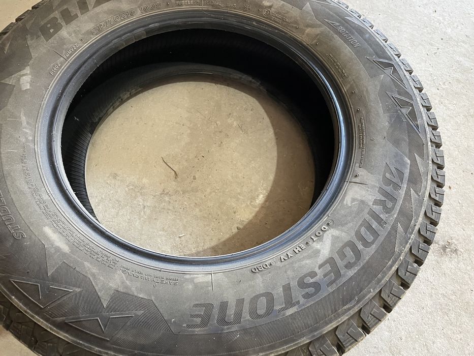 Зимние шины  Bridgestone Blizzak DM-V2