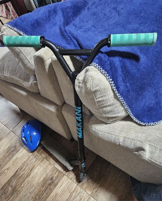 Trotineta 6-9 ani de scheme incepator cu casca