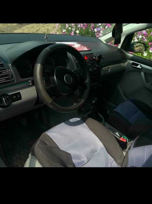 Se vinde Volkswagen Touran,2.0 TDI 140 CP in stare impecabila atât estetic atât și mecanic aștept mesaj pentru mai multe detalii