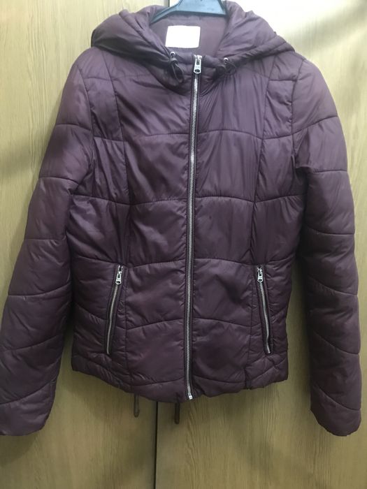 Куртка женская бордового цвета