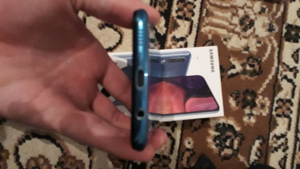 Телефон Самсунг А50 срочна