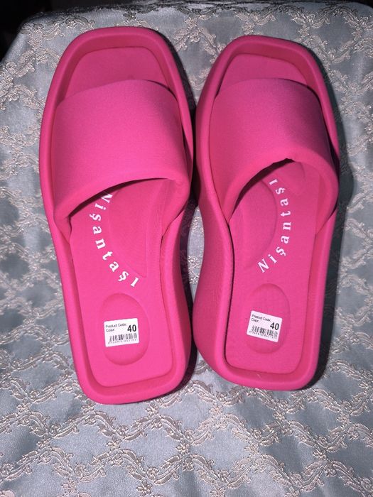 Продаются женские летние тапочки