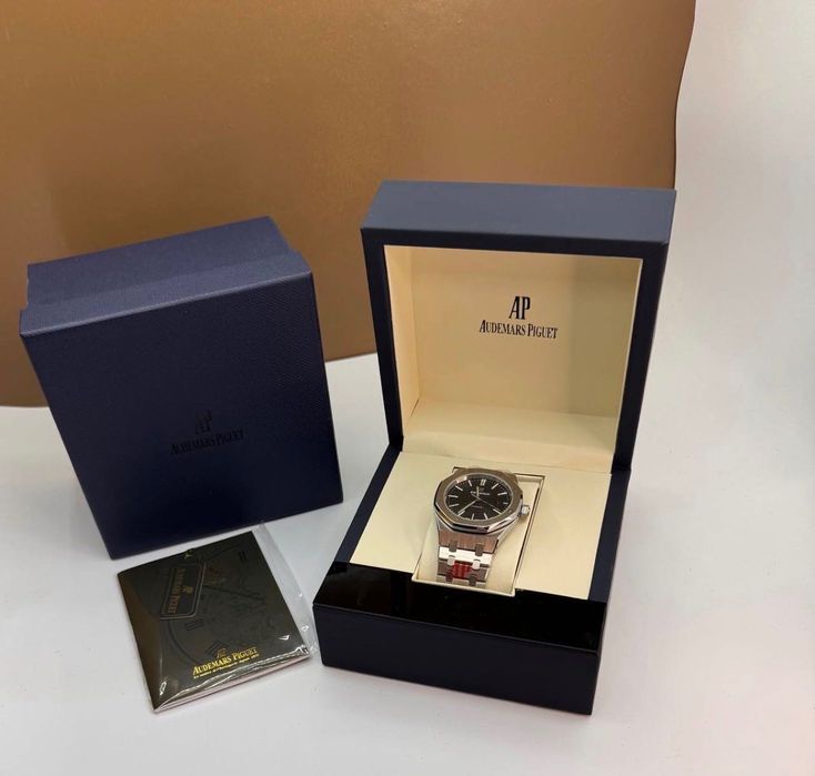 Часовник Audemars Piguet Royal Oak с черен циферблат (пълен комплект) – нов.
