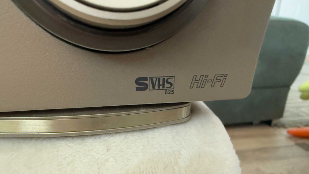 Дигитализиране на стари VHS касети от сватби, кръщенета, също и малки касети от камери.с S-Video кабел и DaVinci Resolve