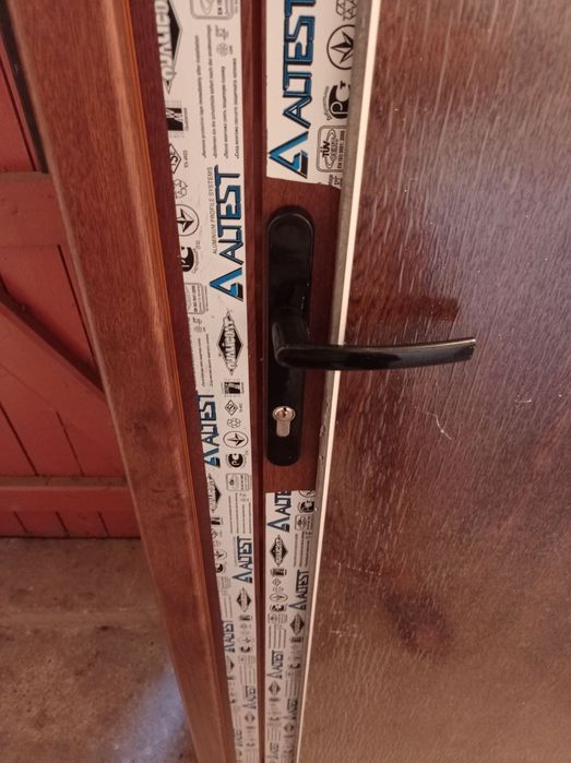 Алуминиева врата