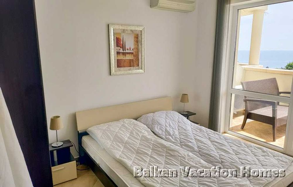 Тристаен апартамент с невероятна морска панорама в Бяла