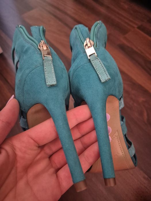 Sandale bershka toc subțire elegante turqoise noi
