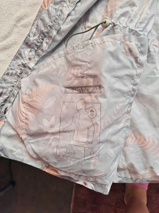 Дамско ветроупорно яке от Decathlon