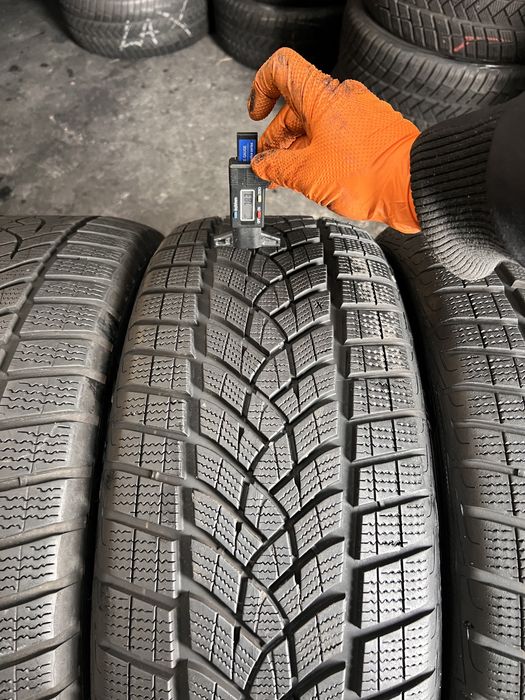 4 anvelope iarna 235/50/20 , GoodYear , 7.4-7.8 mm