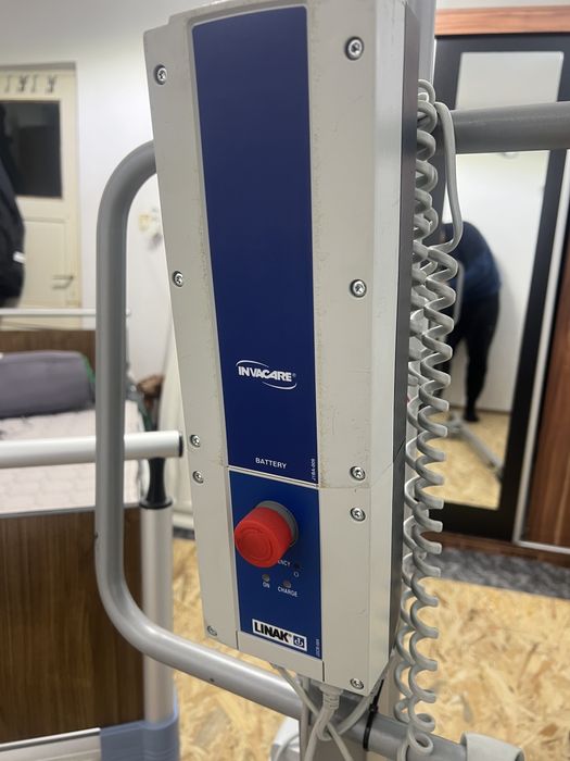 Elevator electric manevrare persoane imobilizate