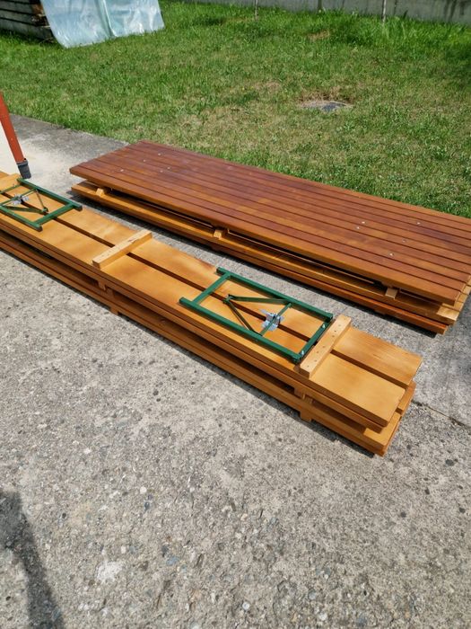Vând mese și bănci:250x70 cm , cu picioare rabatabile!
