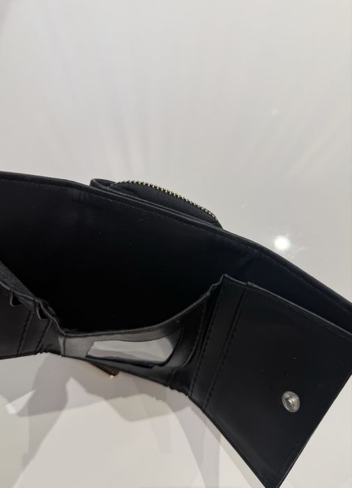 Портмоне на GUESS.