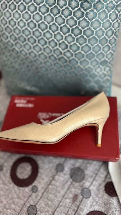 Продам туфли золотистые