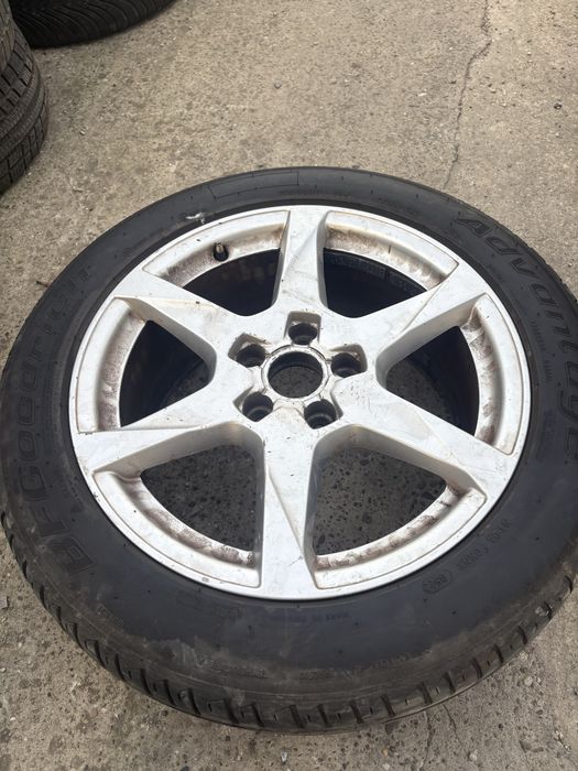 Vand doua rotii cu tot cu jante de aliaj pe 17 de audi A4 ,raspund doar la telefon 0744407284