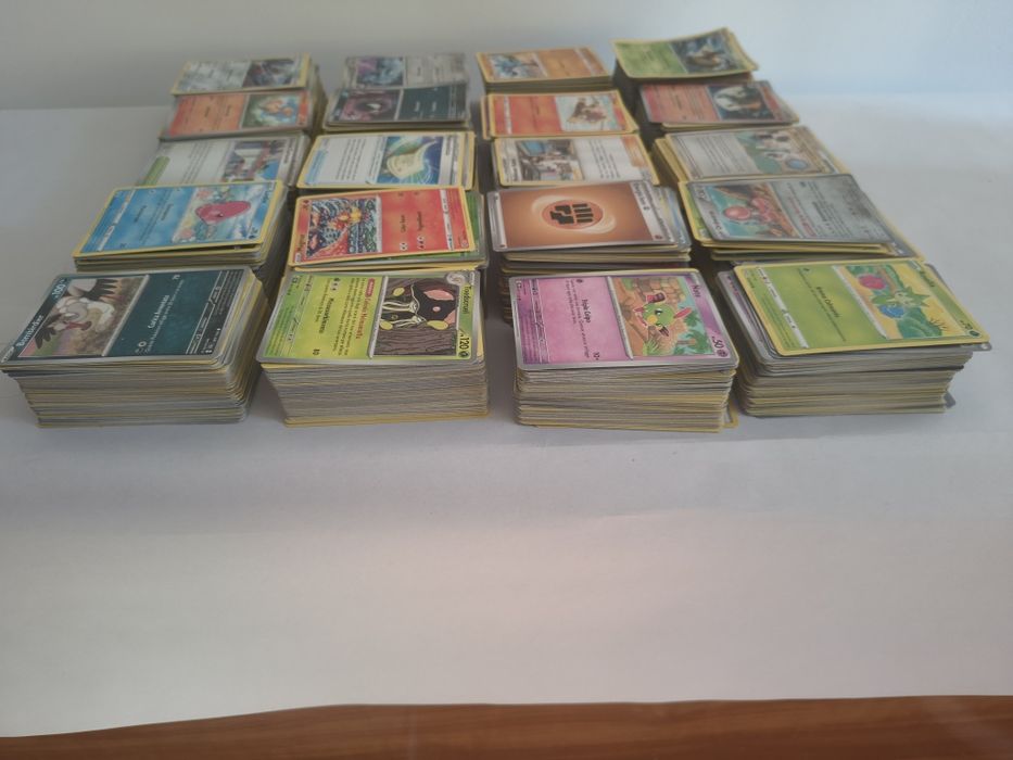 Colectie Pokémon 2000 buc