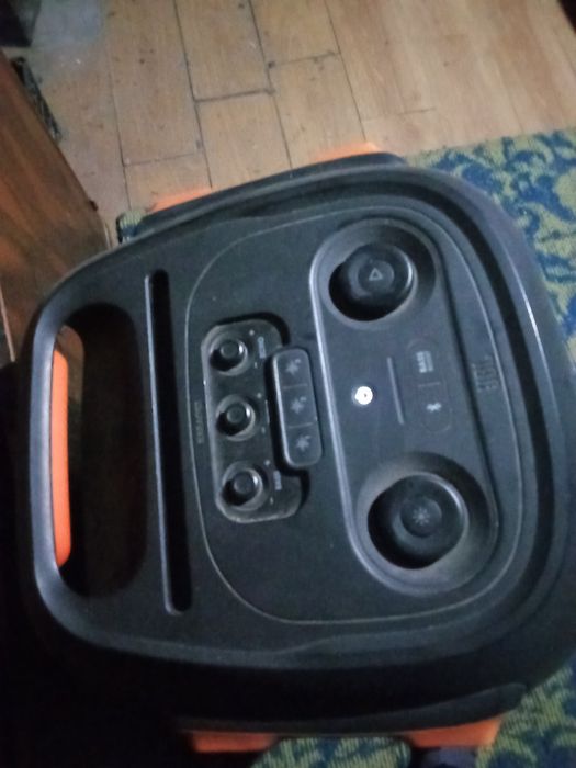 Vând boxa jbl party box 710 folosita forte putin  nu deranjați inutil