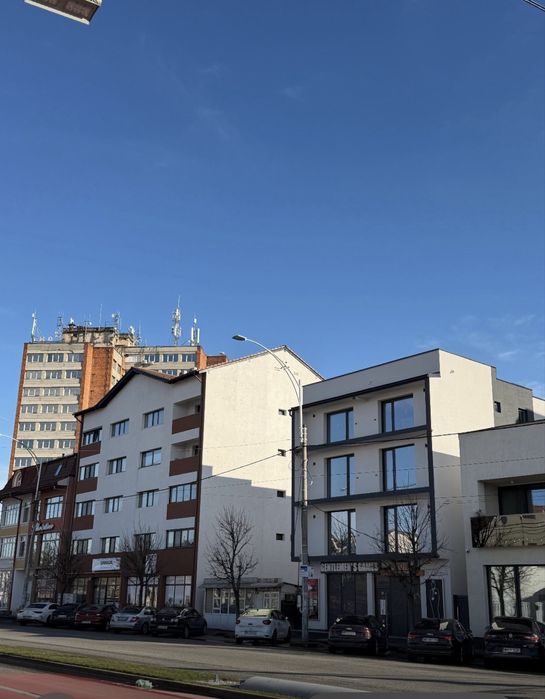 Inchiriez cladire , spatiu comercial