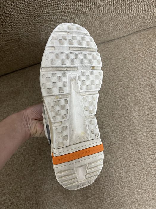 Легкие фирменные кроссовки