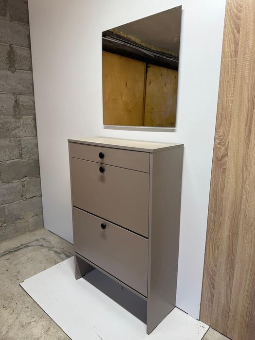 Продам новый шкаф с стеклом