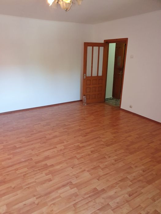 Apartament 3 camere de vanzare