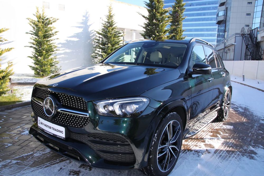 Mercedes-Benz GLE Manufaktur Emerald+Night Eur119k/ 22/ Pano/ Air/ ACC/ Vent/ SoftC/ TVA