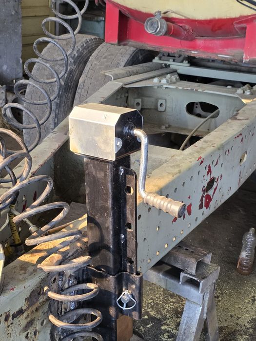 Picior sprijin remorca toata gama. Se poate trimite prin curier rapid