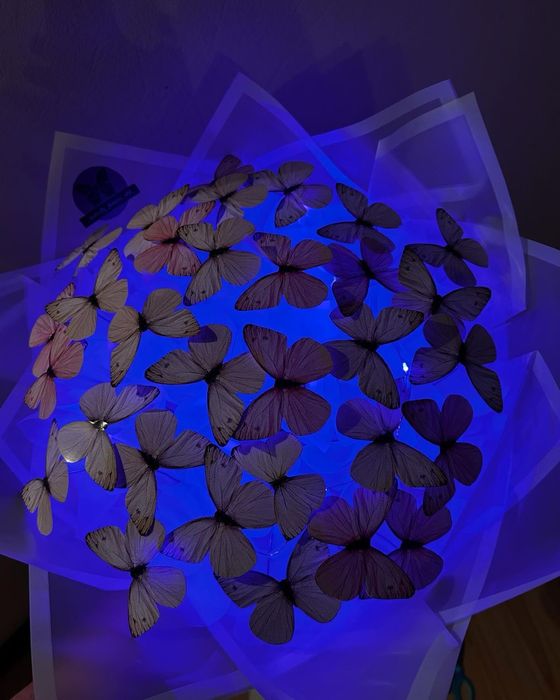 Атласный Букет роз, бабочки