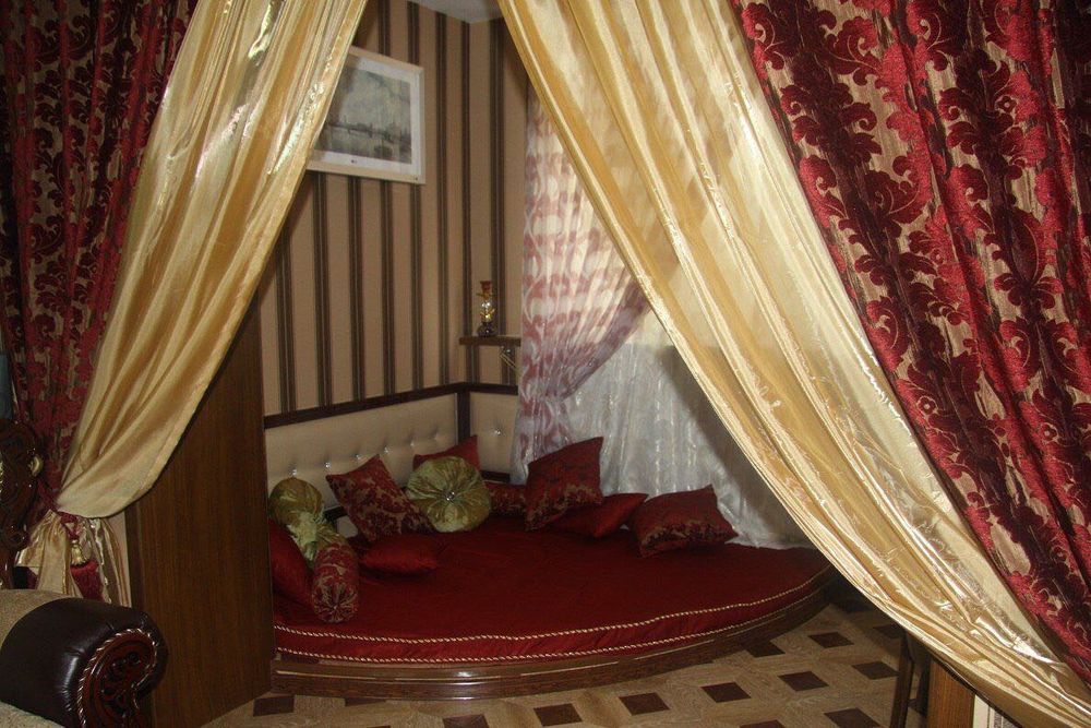 Продается квартира .за гост. "Grand Mir Hotel"  2/4/4. Метро Ойбек