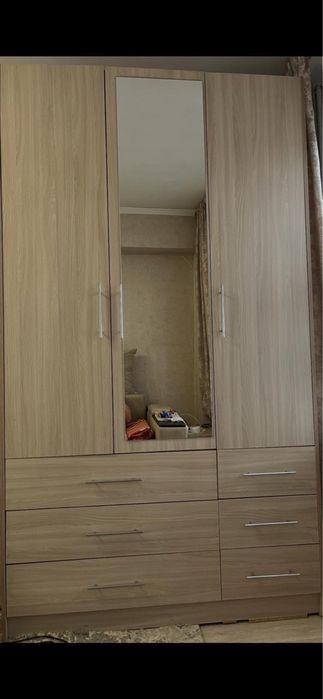 Поодам шкаф, в идеальном состоянии