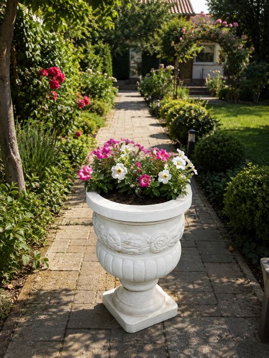 Vaza de flori din beton cu praf de marmura
