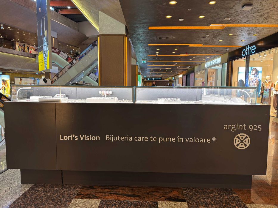 Vând Insulă Comercială Mall 12mp - Configurație aprobată Iulius Mall Timișoara (Gri Mat, Sticlă 10mm, BLUM)