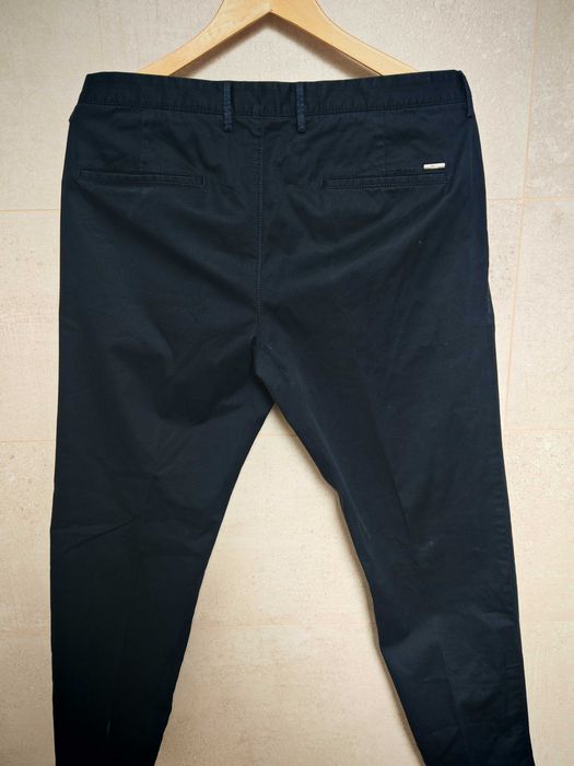 Vând pantaloni casual Hugo boss