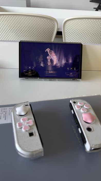 Nintendo Switch OLED +1 оригинальная игра + полный комплект