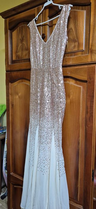 Rochie aurie cu paiete