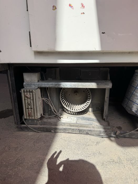 Vitrina holadilnik joyimiz yopilgani uchun sotvomiza zor sastiyanada!