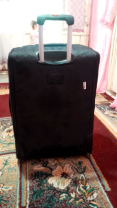 Чемодан дорожный почти новый