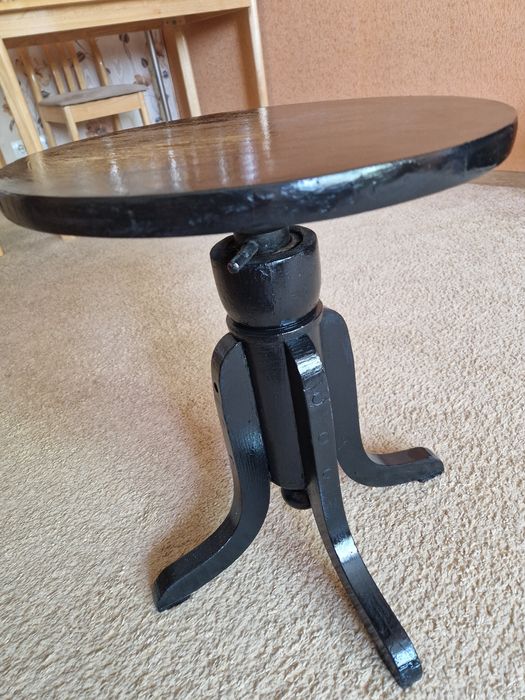 Стульчик для пианино винтовой.