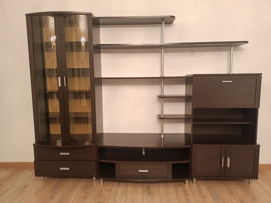 Гостинный сервант