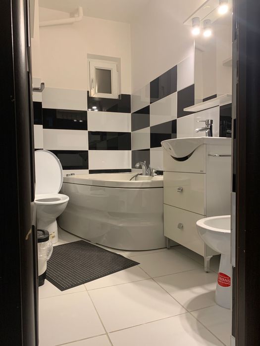 Proprietar, inchiriez apartament 3 camere.