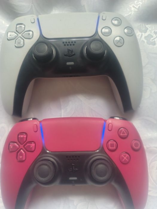 Vând 2 controlere ps5