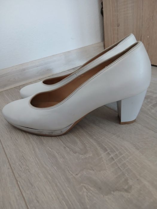 Pantofi ara din piele nr 39!