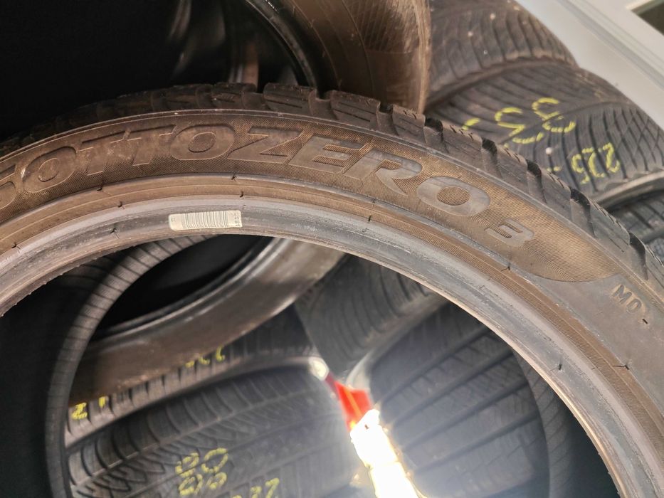 2бр. зимни гуми 225/40/19 Pirelli