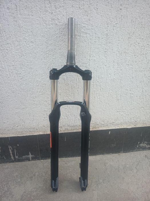 Vând furca RST Alpha 140mm tappered