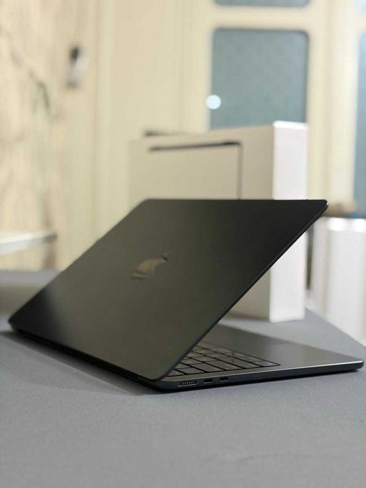 MacBook Air M3 13" (8/256) — Holati ideal, Full Box