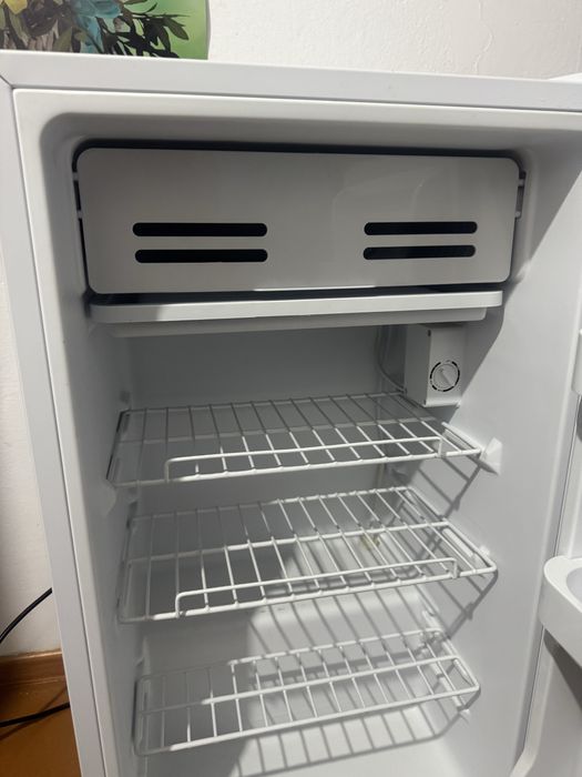 Продам мини холодильник объем 93 л