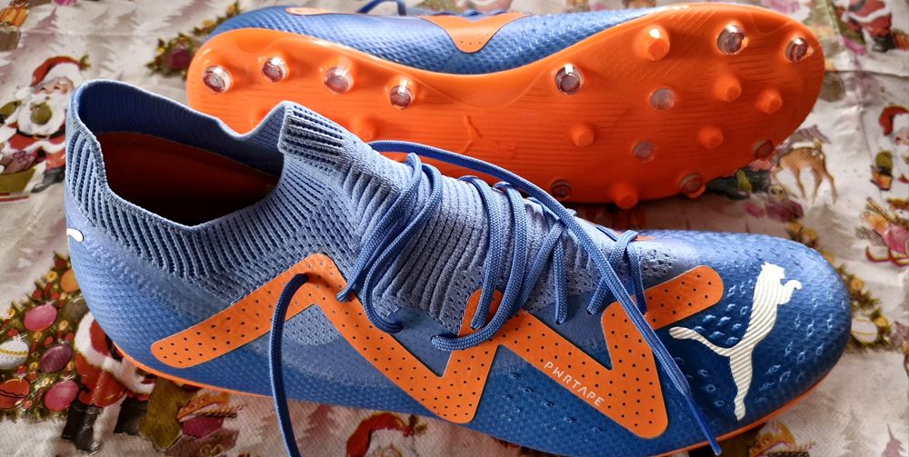 Ghete fotbal Adidas, Puma